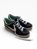 Nike negras con detalles verdes