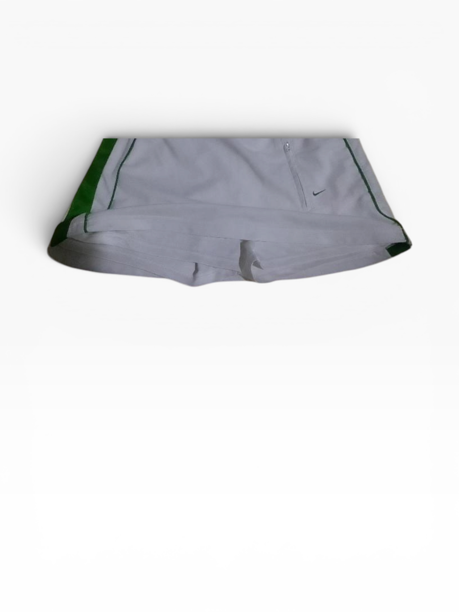 Pollera Nike blanca y detalles verdes Talle M
